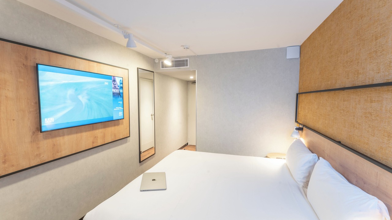 Photo of Bedroom in Saint-Ouen