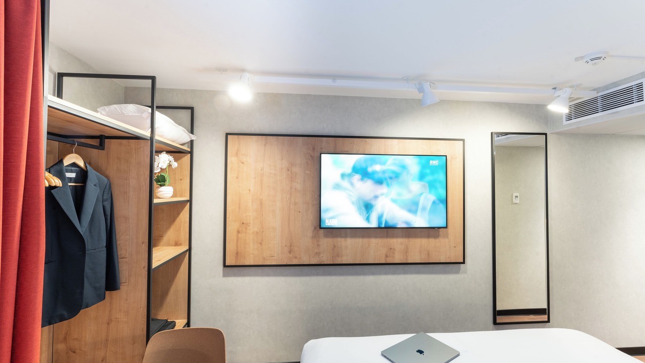 Photo of Bedroom in Saint-Ouen