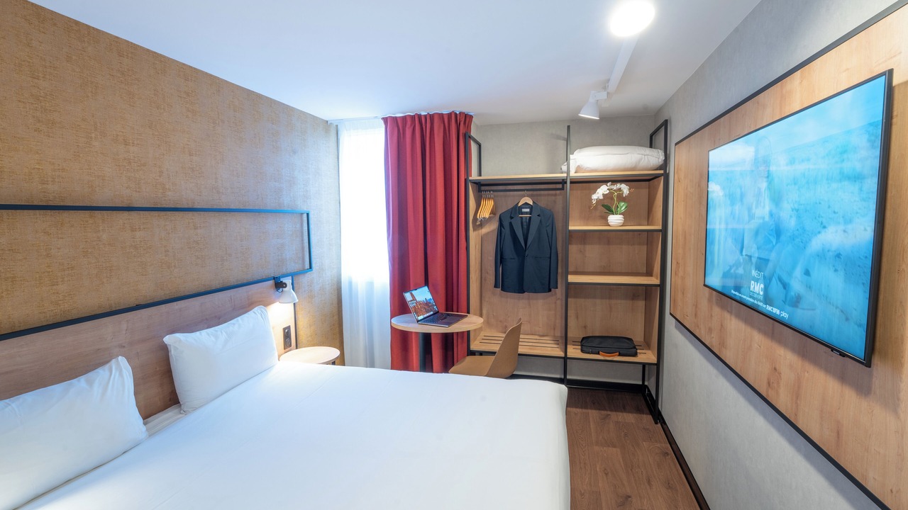 Photo of Bedroom in Saint-Ouen