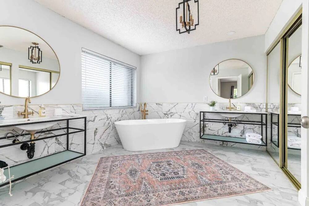 Photo of Bathroom in Greenview Shores