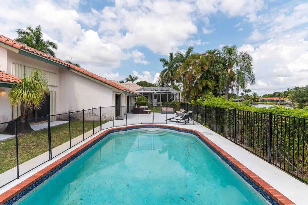 Photo of Outdoor in Greenview Shores