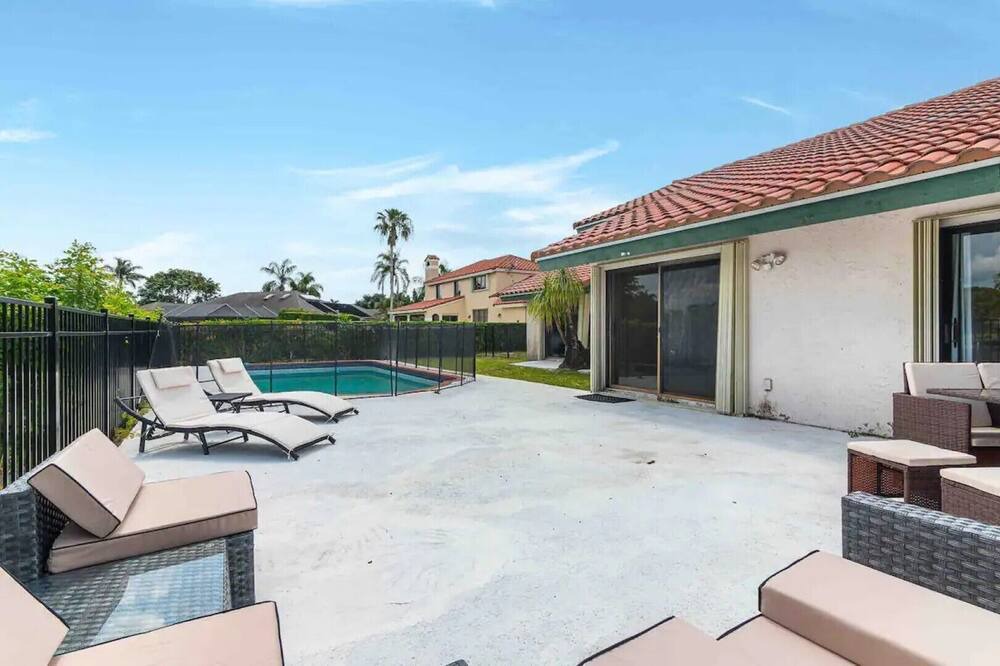 Photo of Outdoor in Greenview Shores