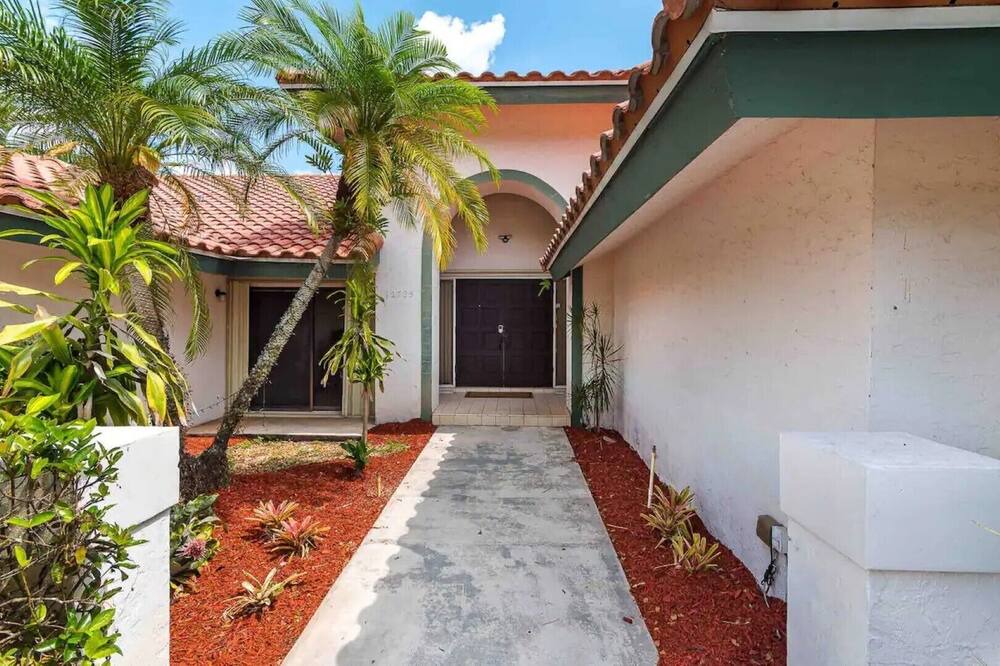 Photo of Outdoor in Greenview Shores