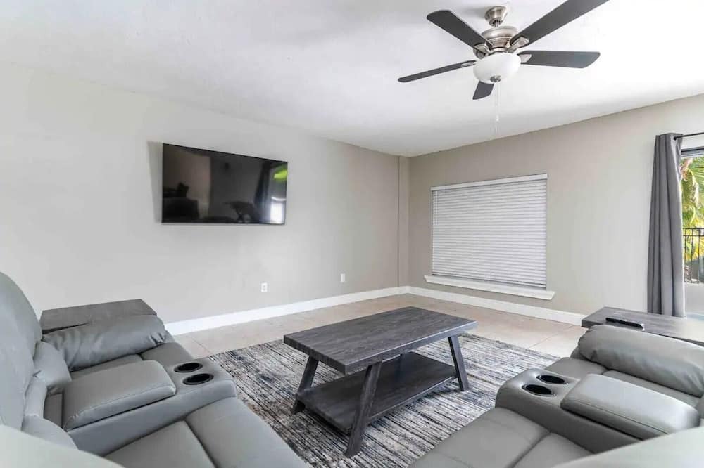 Photo of Livingroom in Greenview Shores
