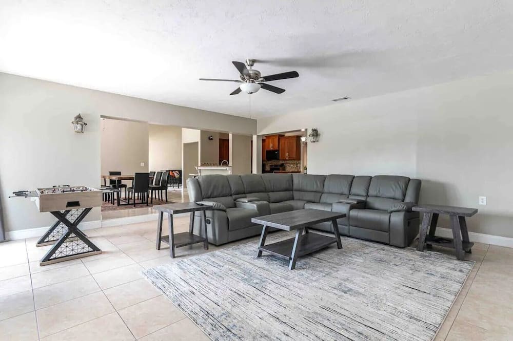 Photo of Livingroom in Greenview Shores