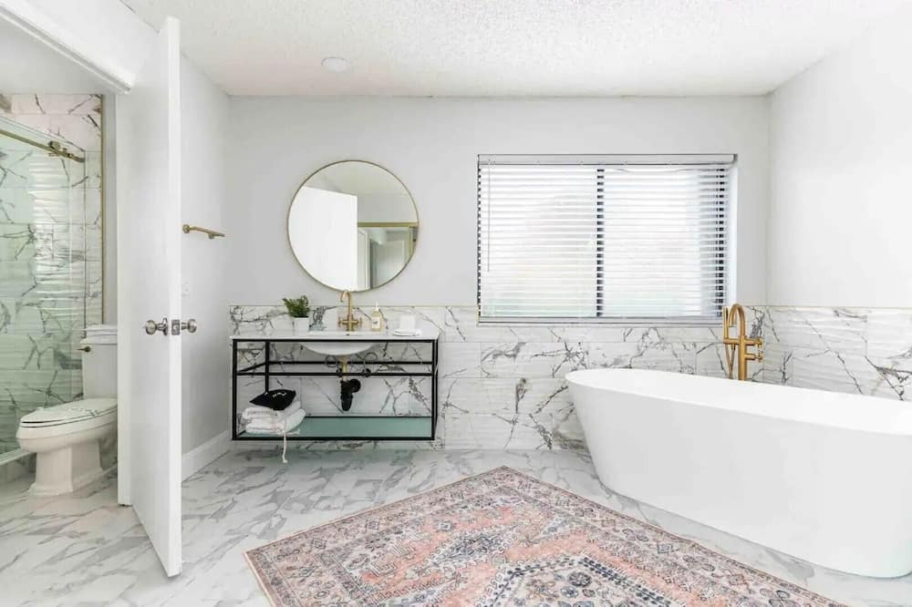 Photo of Bathroom in Greenview Shores