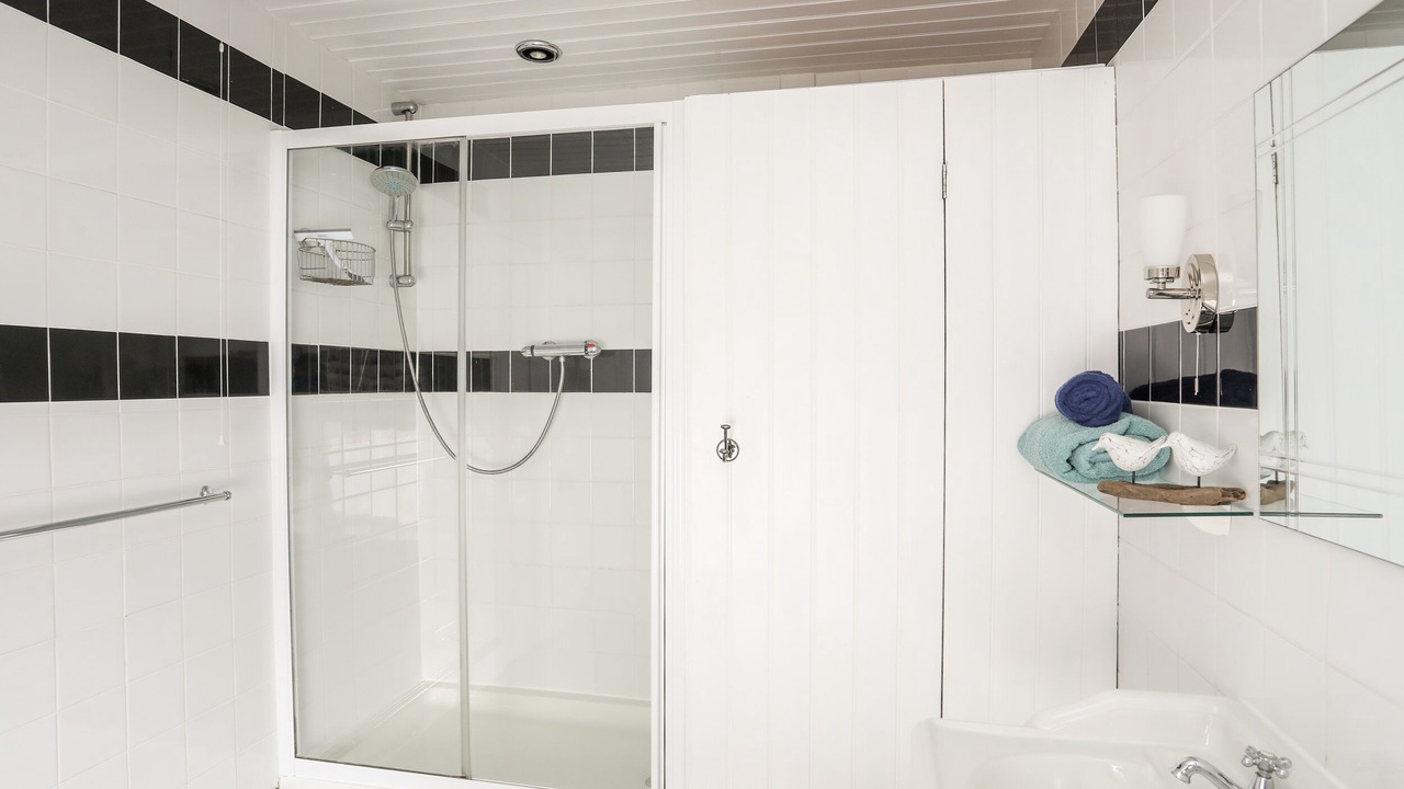 Photo of Bathroom in Criccieth