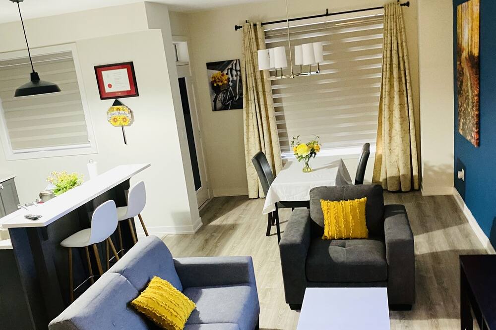 Photo of Livingroom in Stoney Creek