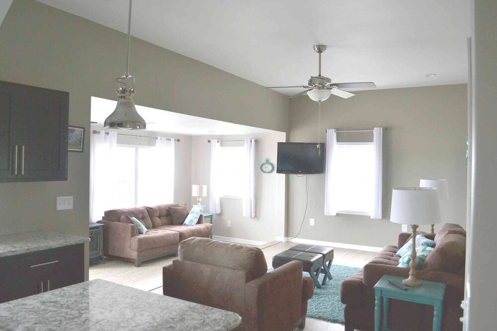 Photo of Livingroom in Town of Somerset