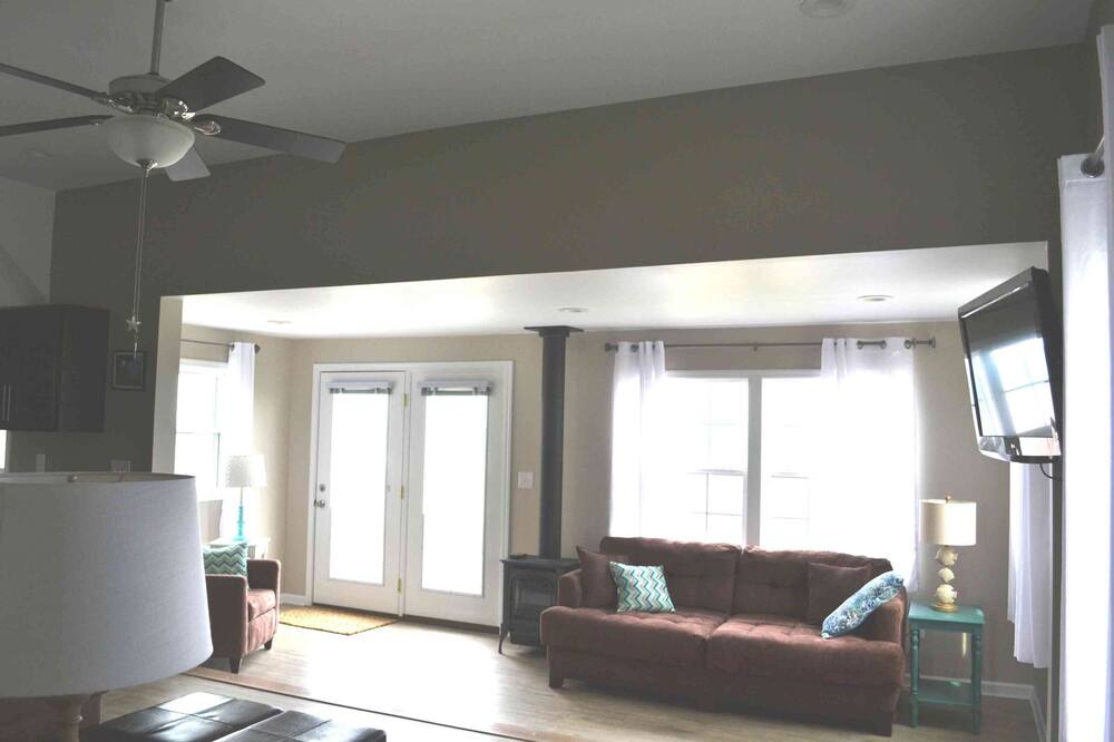 Photo of Livingroom in Town of Somerset