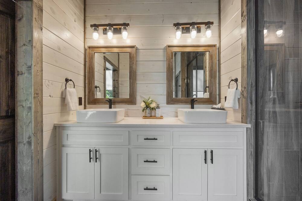 Photo of Bathroom in Golden