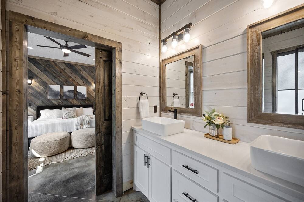 Photo of Bathroom in Golden