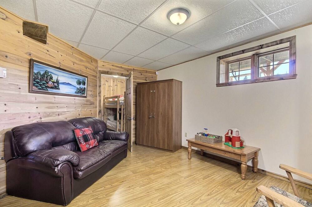 Photo of Livingroom in Petite-Riviere-Saint-Francois