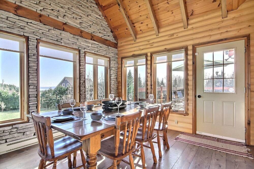 Photo of Kitchen in Petite-Riviere-Saint-Francois