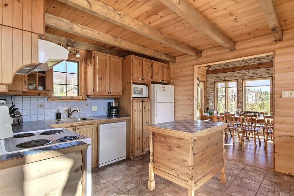 Photo of Kitchen in Petite-Riviere-Saint-Francois