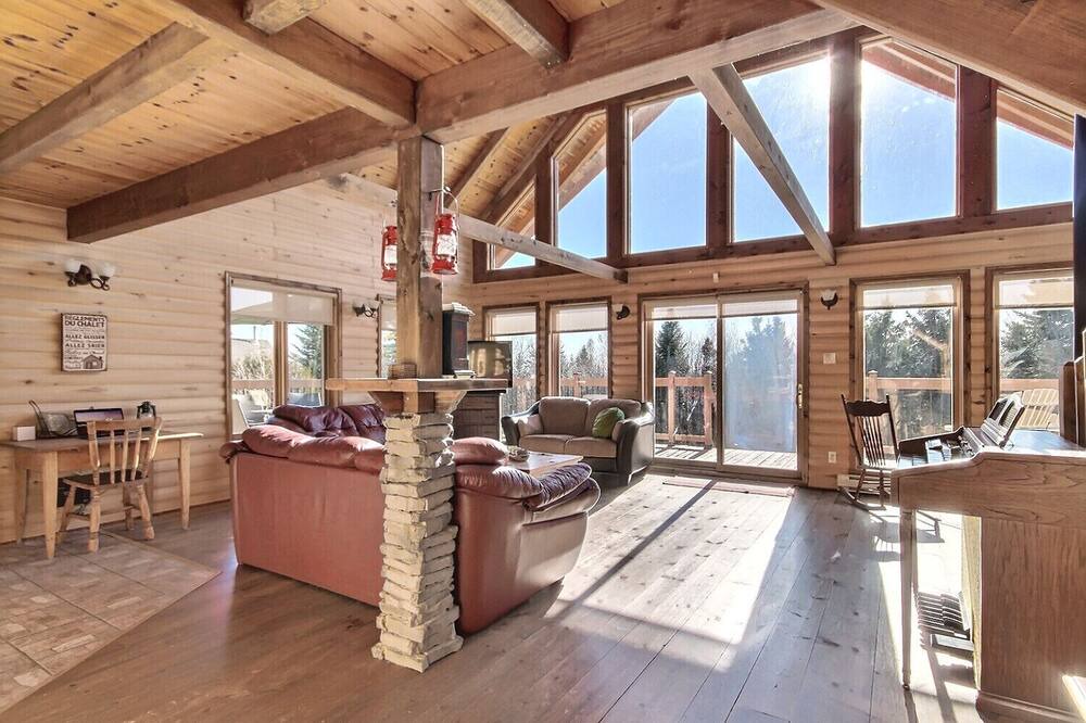 Photo of Livingroom in Petite-Riviere-Saint-Francois
