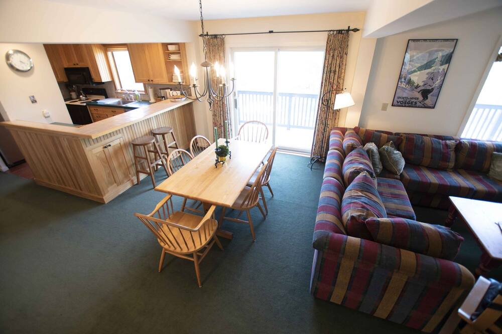 Photo of Livingroom in Warren