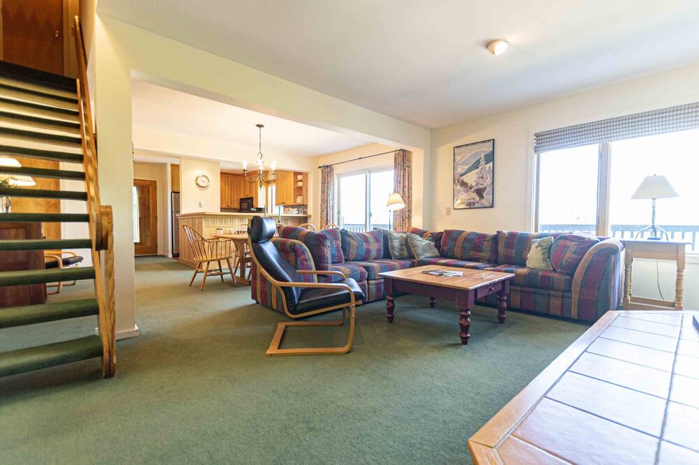 Photo of Livingroom in Warren