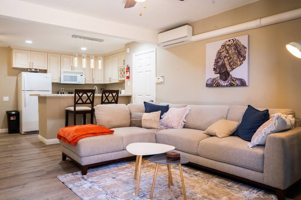 Photo of Livingroom in Serra Mesa