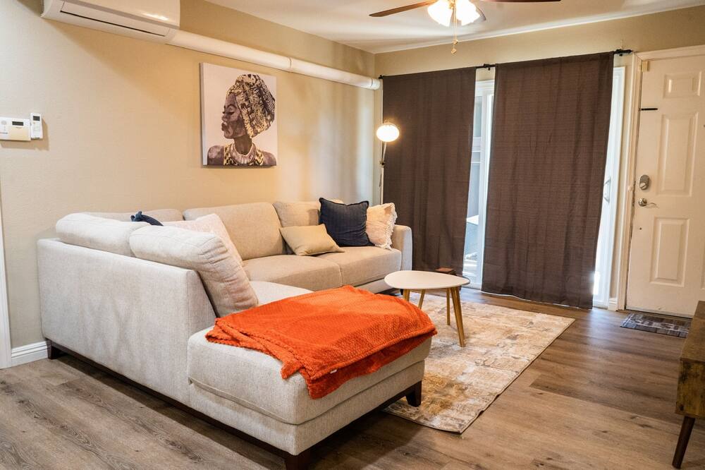 Photo of Livingroom in Serra Mesa