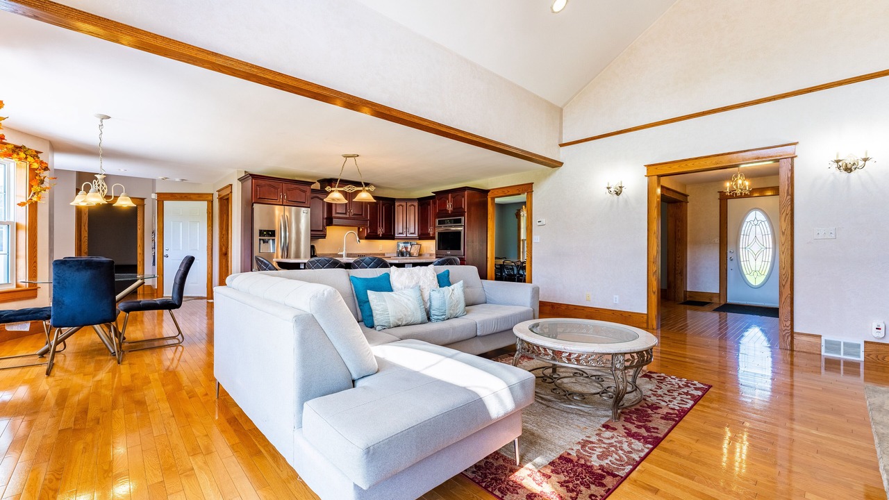 Photo of Livingroom in Pelham