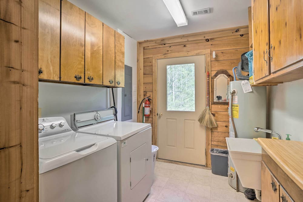 Photo of Bedroom in Louisa County