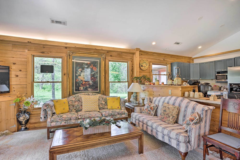 Photo of Bedroom in Louisa County