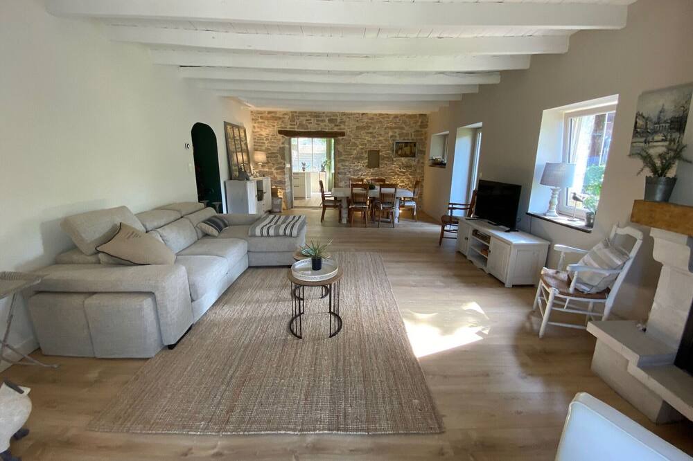 Photo of Livingroom in Bruniquel