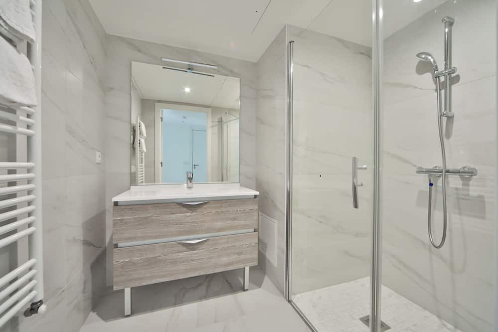 Photo of Bathroom in La Varenne Saint-Hilaire