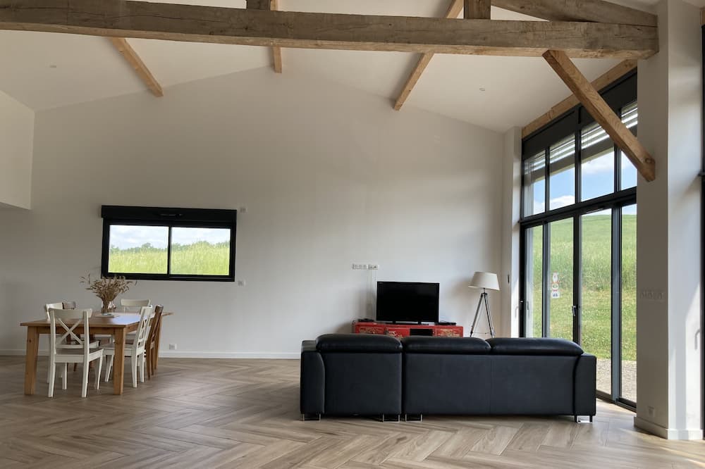 Photo of Livingroom in Bonrepos-sur-Aussonnelle