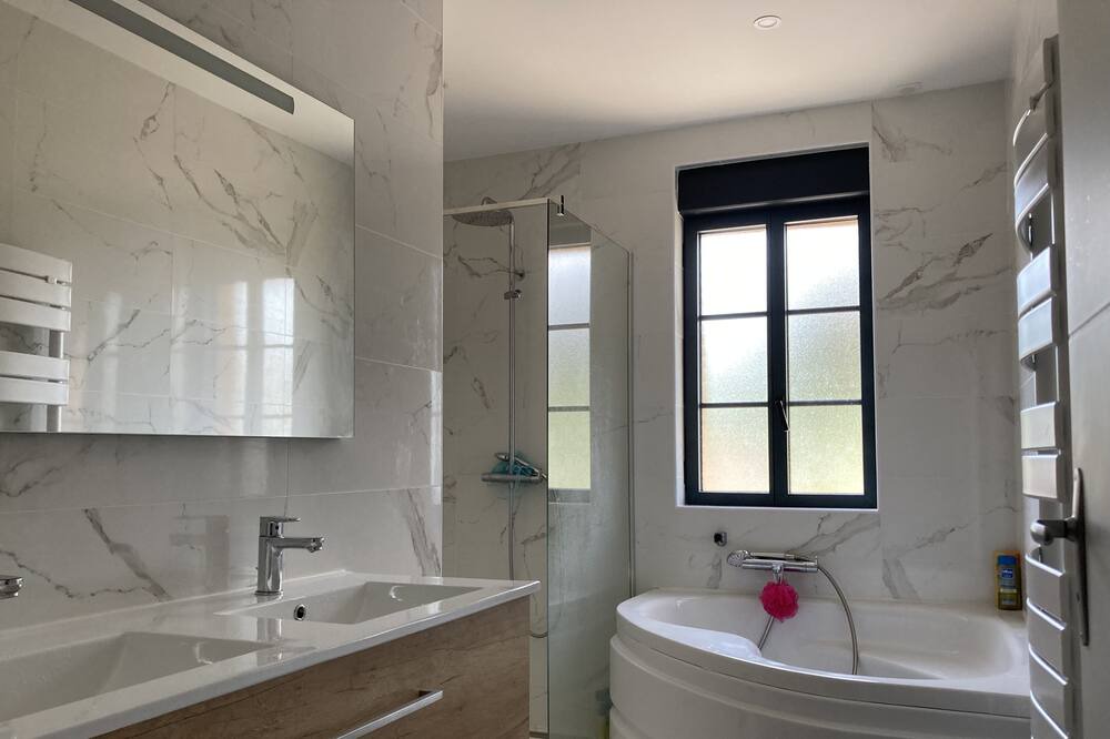 Photo of Bathroom in Bonrepos-sur-Aussonnelle