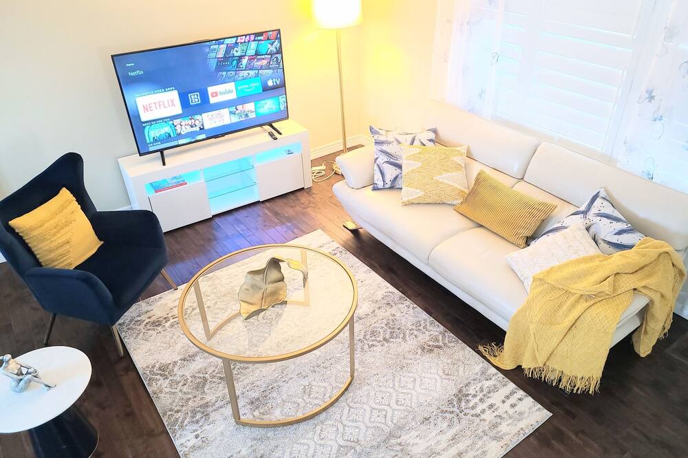 Photo of Livingroom in Rosedale