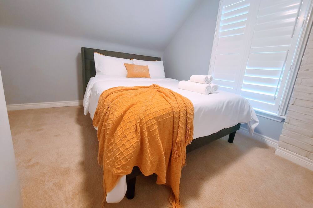Photo of Bedroom in Rosedale