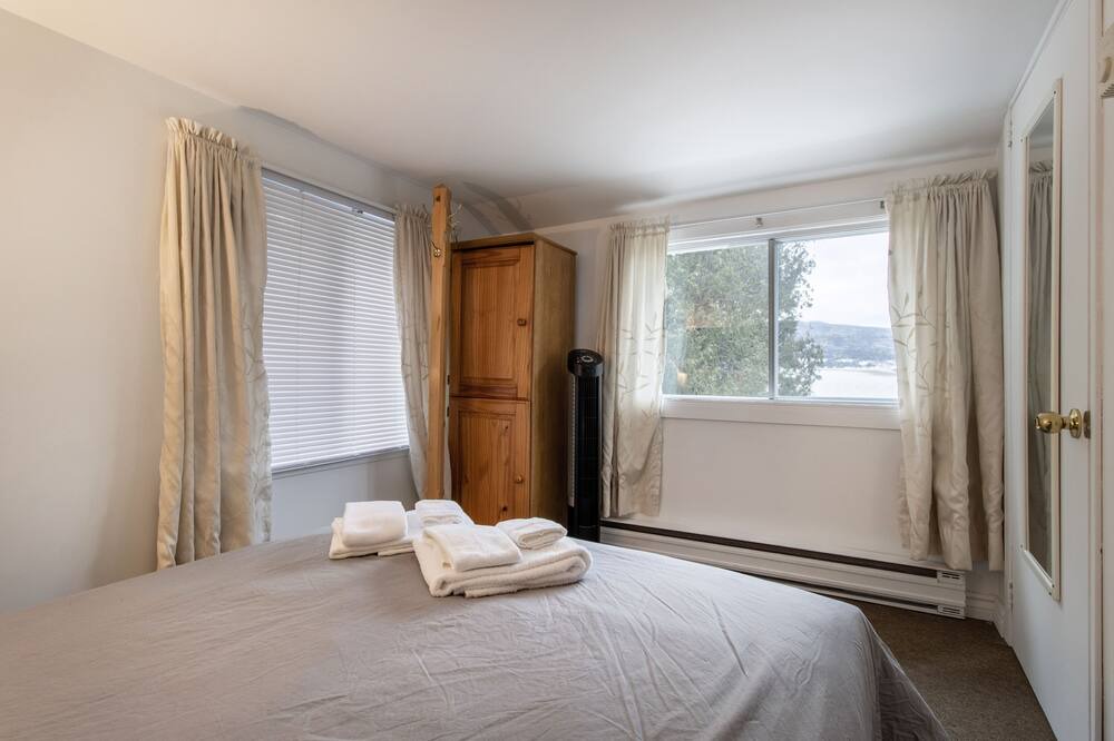 Photo of Bedroom in Baie-St-Paul