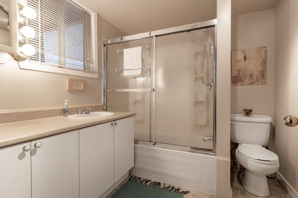 Photo of Bathroom in Baie-St-Paul