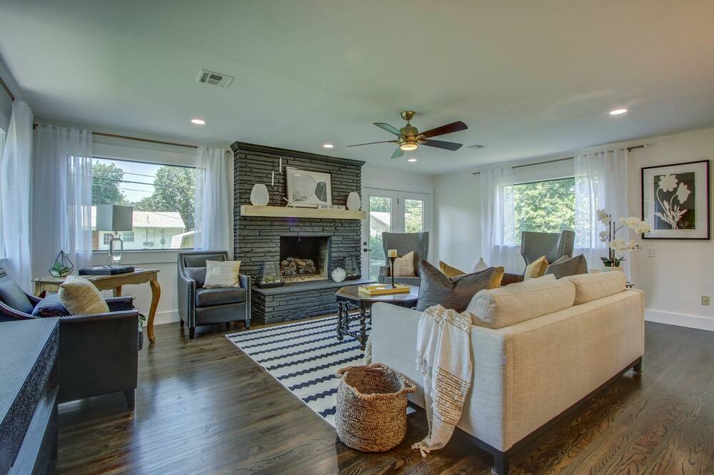 Photo of Livingroom in Tulsa