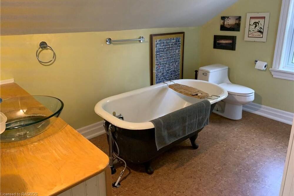 Photo of Bathroom in Kincardine