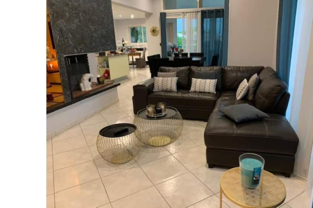 Photo of Livingroom in Les Billaux