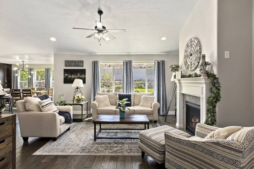 Photo of Livingroom in Saratoga Springs