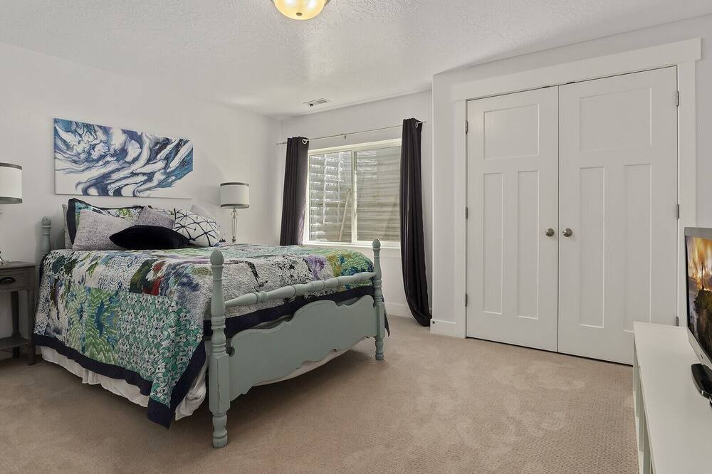 Photo of Bedroom in Saratoga Springs
