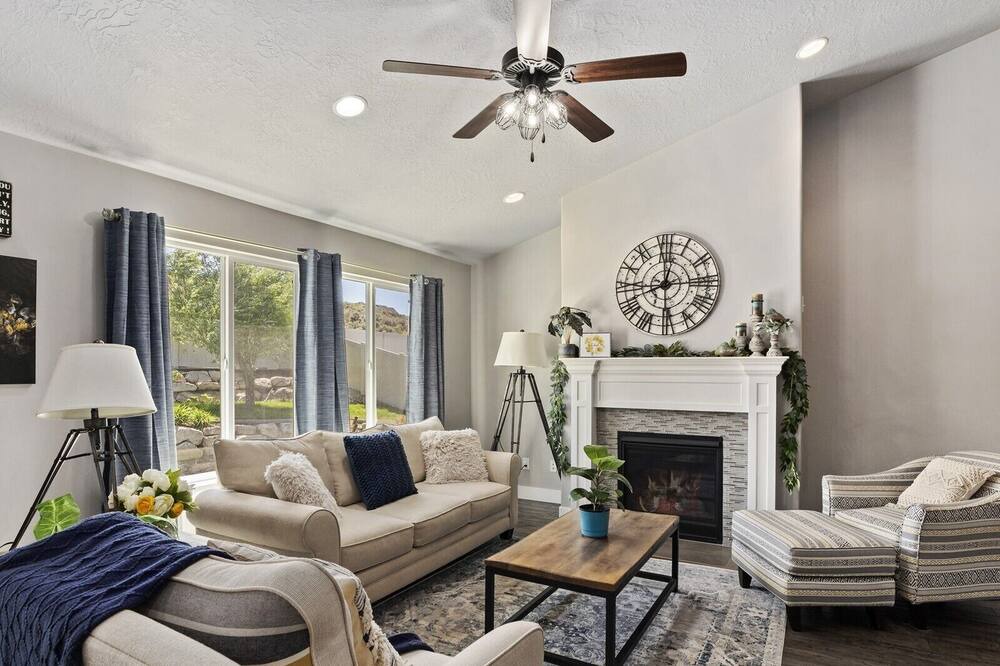 Photo of Livingroom in Saratoga Springs