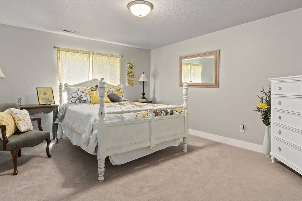 Photo of Bedroom in Saratoga Springs