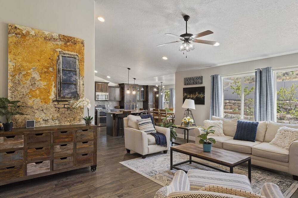 Photo of Livingroom in Saratoga Springs