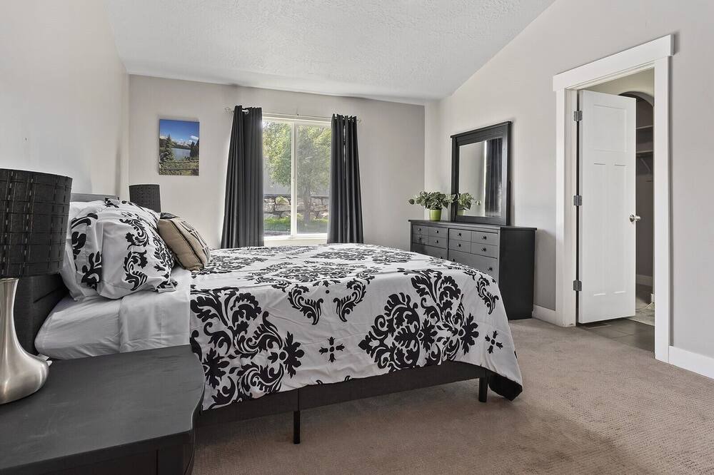 Photo of Bedroom in Saratoga Springs