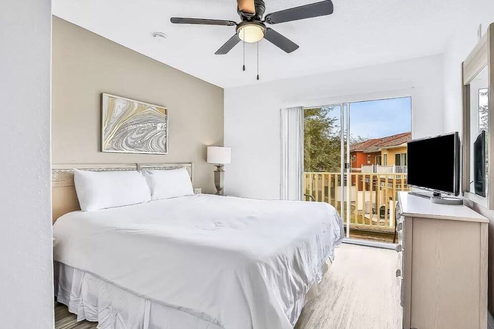 Photo of Bedroom in Crystal Cove