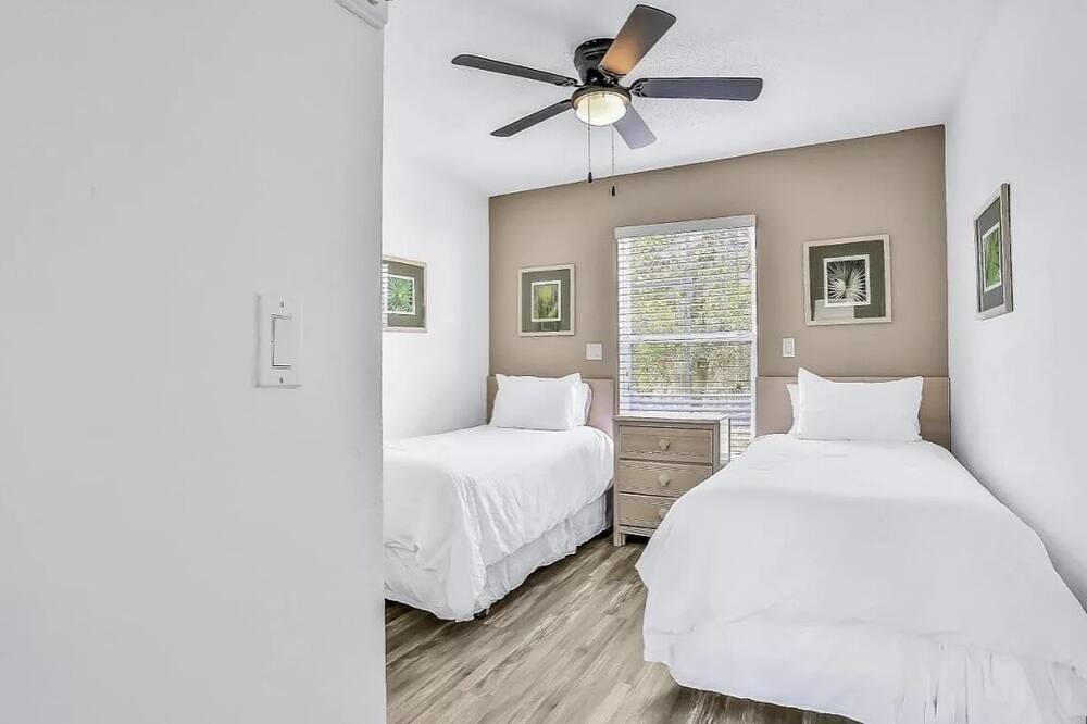 Photo of Bedroom in Crystal Cove