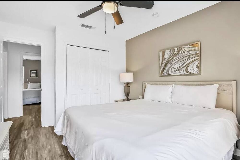 Photo of Bedroom in Crystal Cove