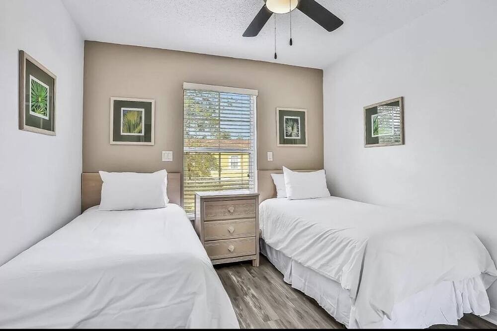 Photo of Bedroom in Crystal Cove