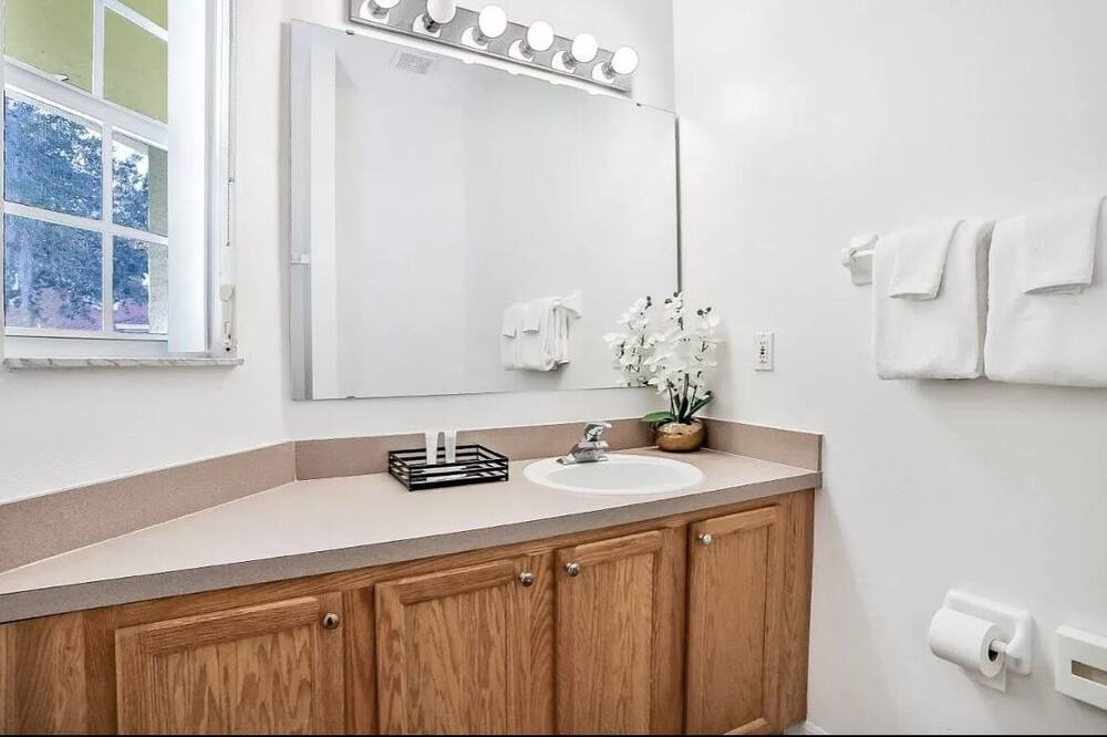 Photo of Bedroom in Crystal Cove