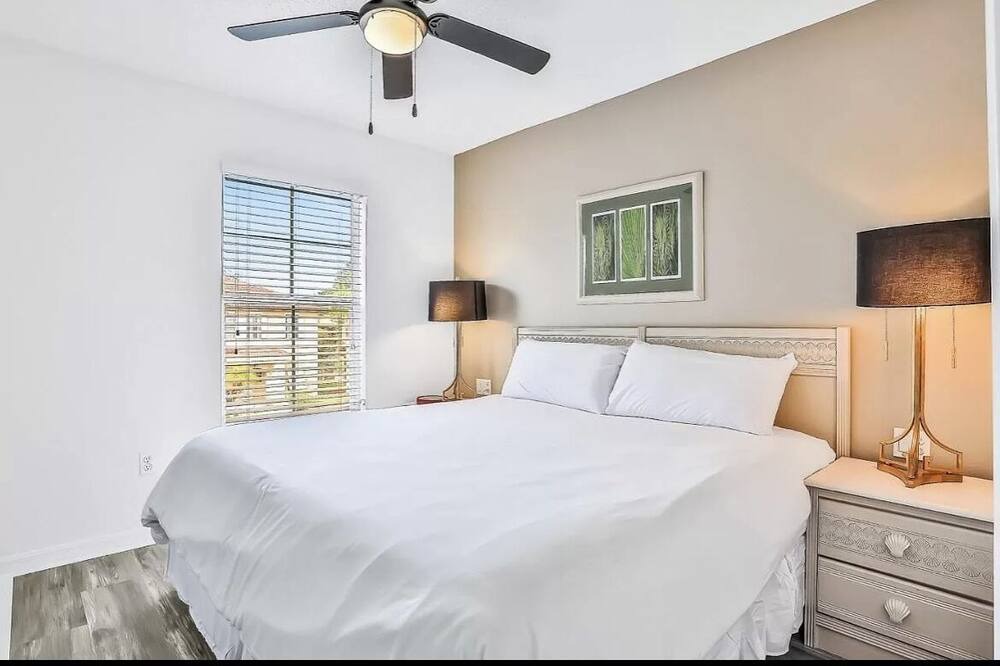 Photo of Bedroom in Crystal Cove